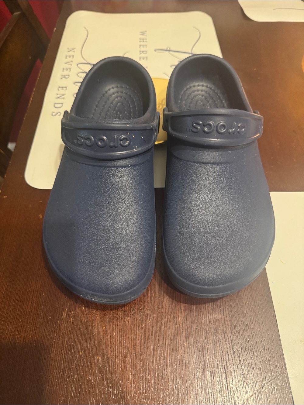 CROCS Clog in Navy Blue m size 8. women 10